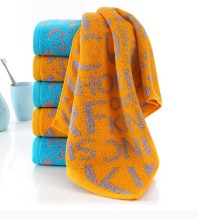 Wie verwende ich Gesichtstücher zur Hautpflege?